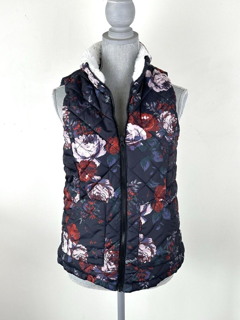 Maurice’s Womens Faux Fur Lined Puffer Vest Zip Up Floral Navy Blue SZ S Cozy